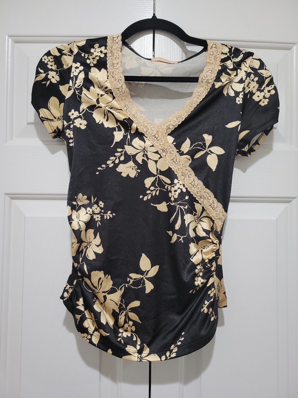 Vintage Forever 21 Black Top with Cream Floral Print & Lace Trim - Picture 1 of 13